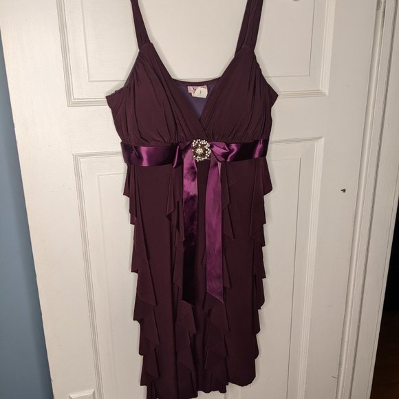 Yves Dress - Perfect for a Night Out or Summer Wedding - Picture 2 of 5